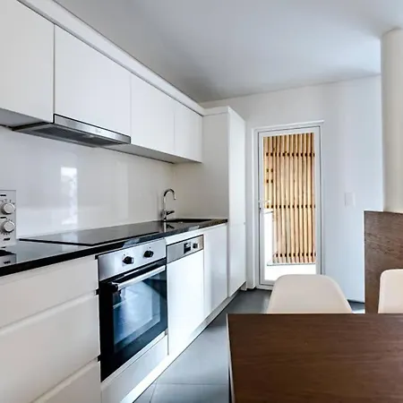 Historic Town Modern Apartment *